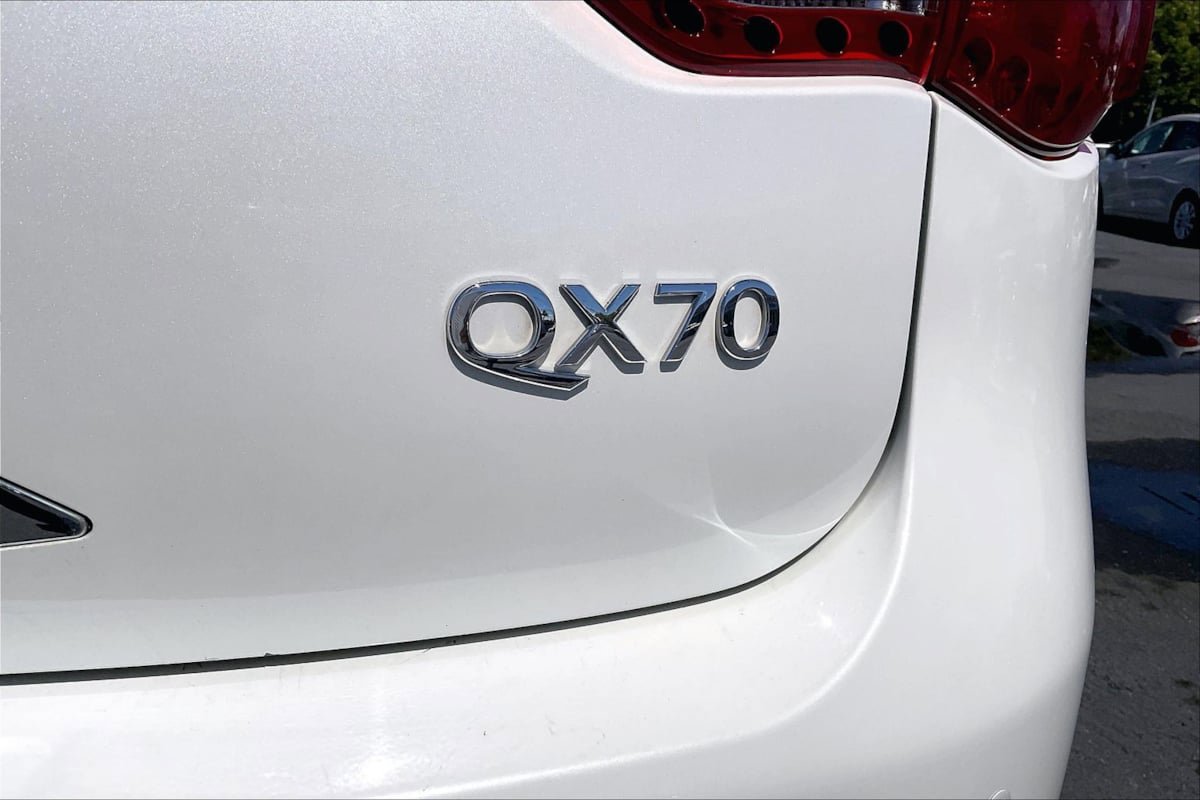 Used 2017 INFINITI QX70 AWD w/ Premium Package image 8