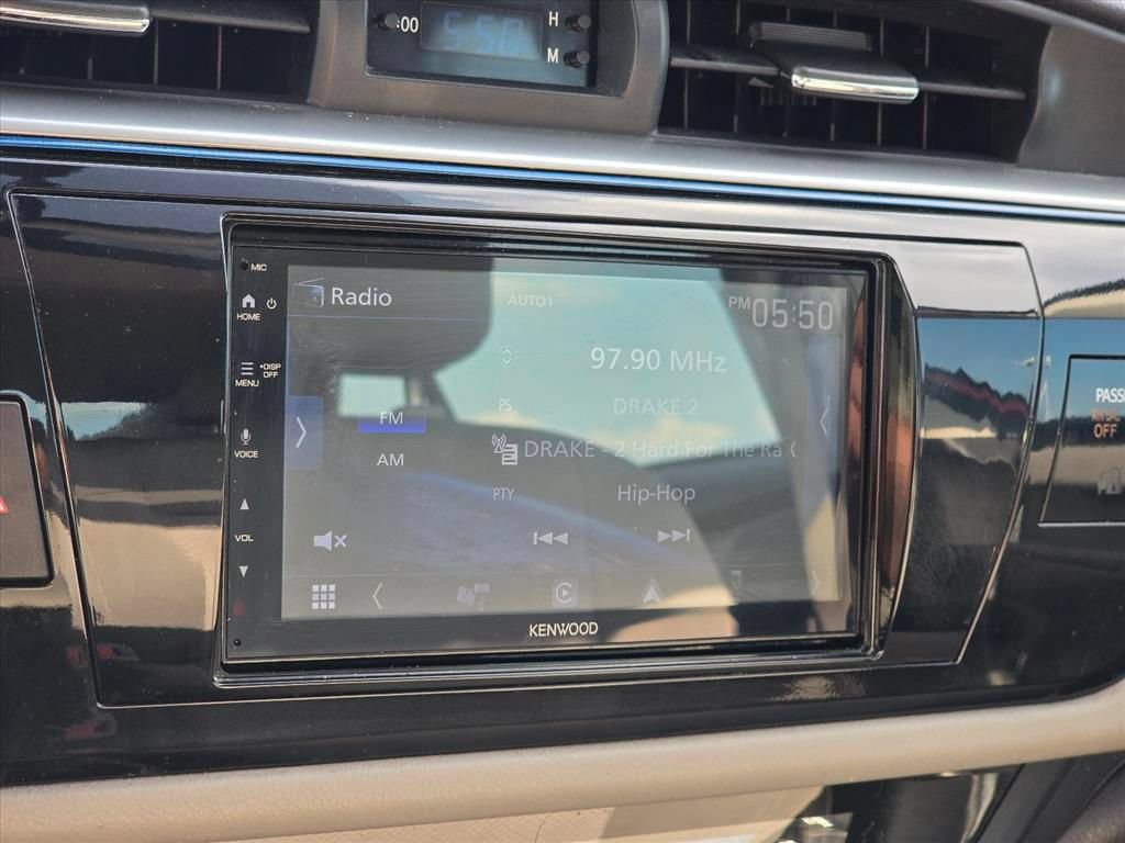 Used 2015 Toyota Corolla LE FWD image 4