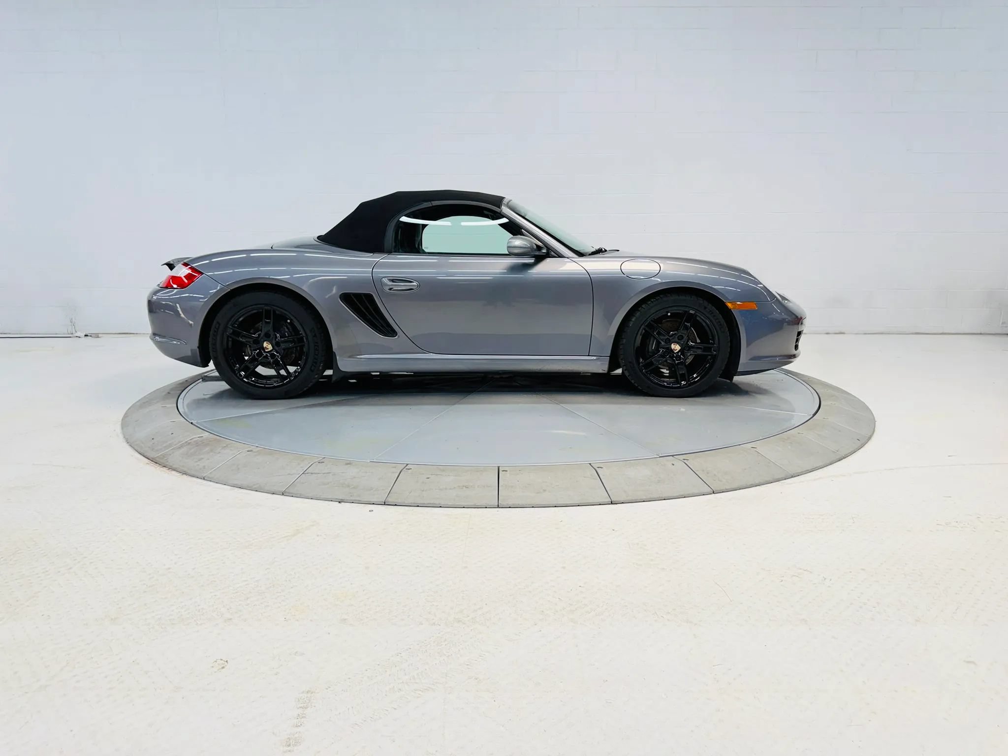 Used 2005 Porsche Boxster RWD image 3
