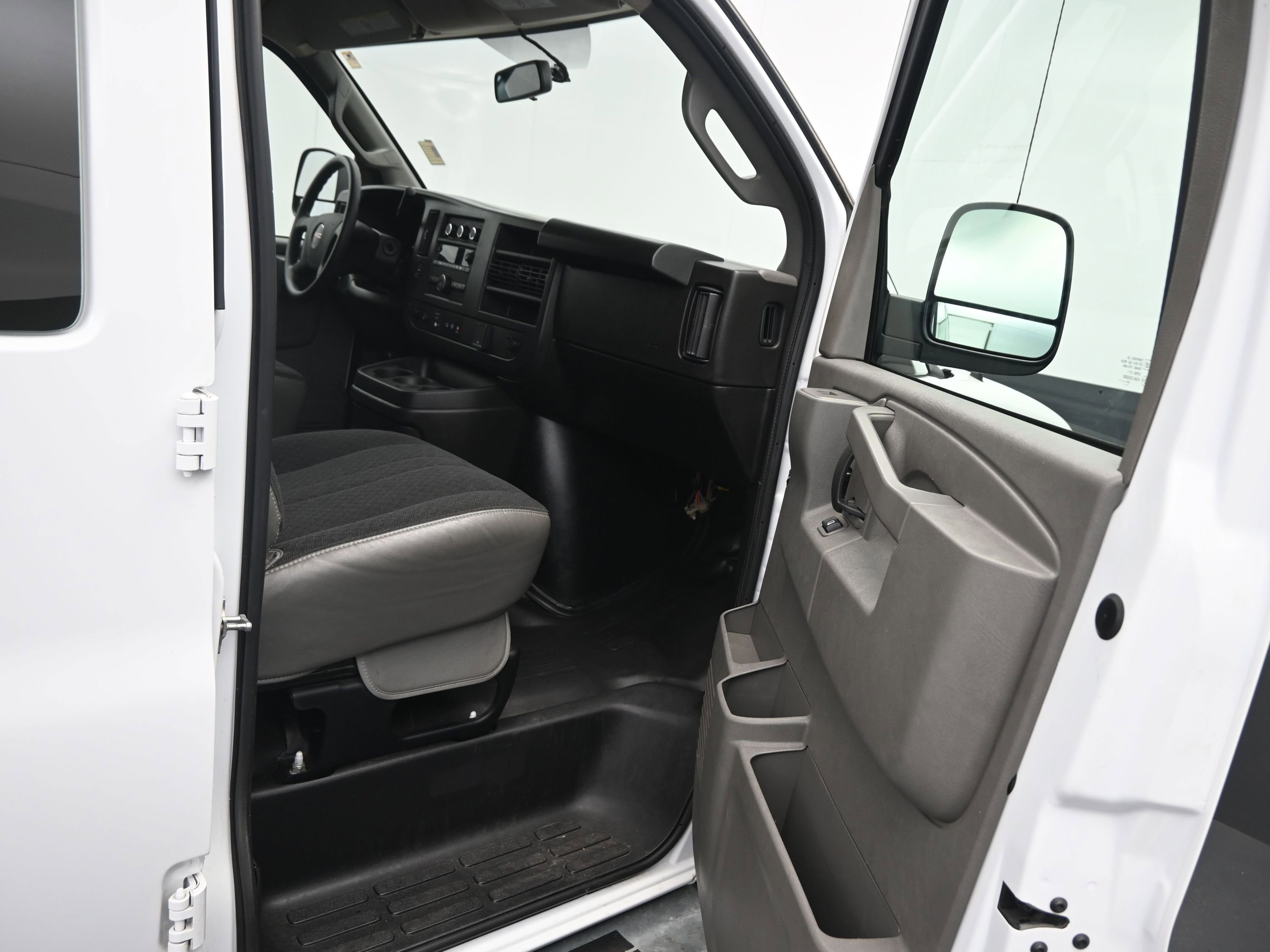 Used 2024 GMC Savana 2500 w/ Driver Convenience Package image 14