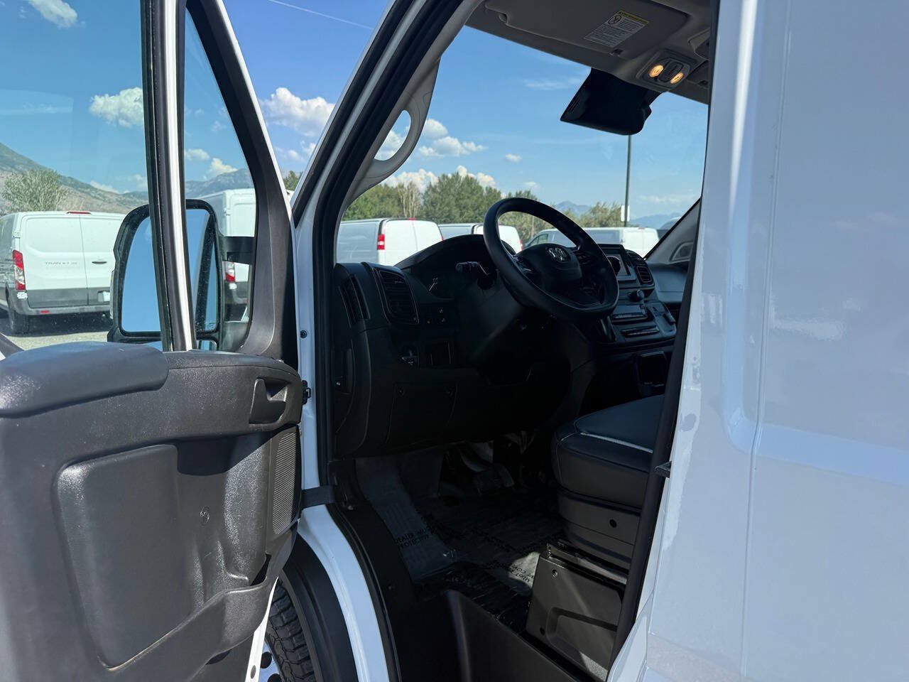 Used 2025 RAM ProMaster 2500 w/ Convenience Group FWD image 13