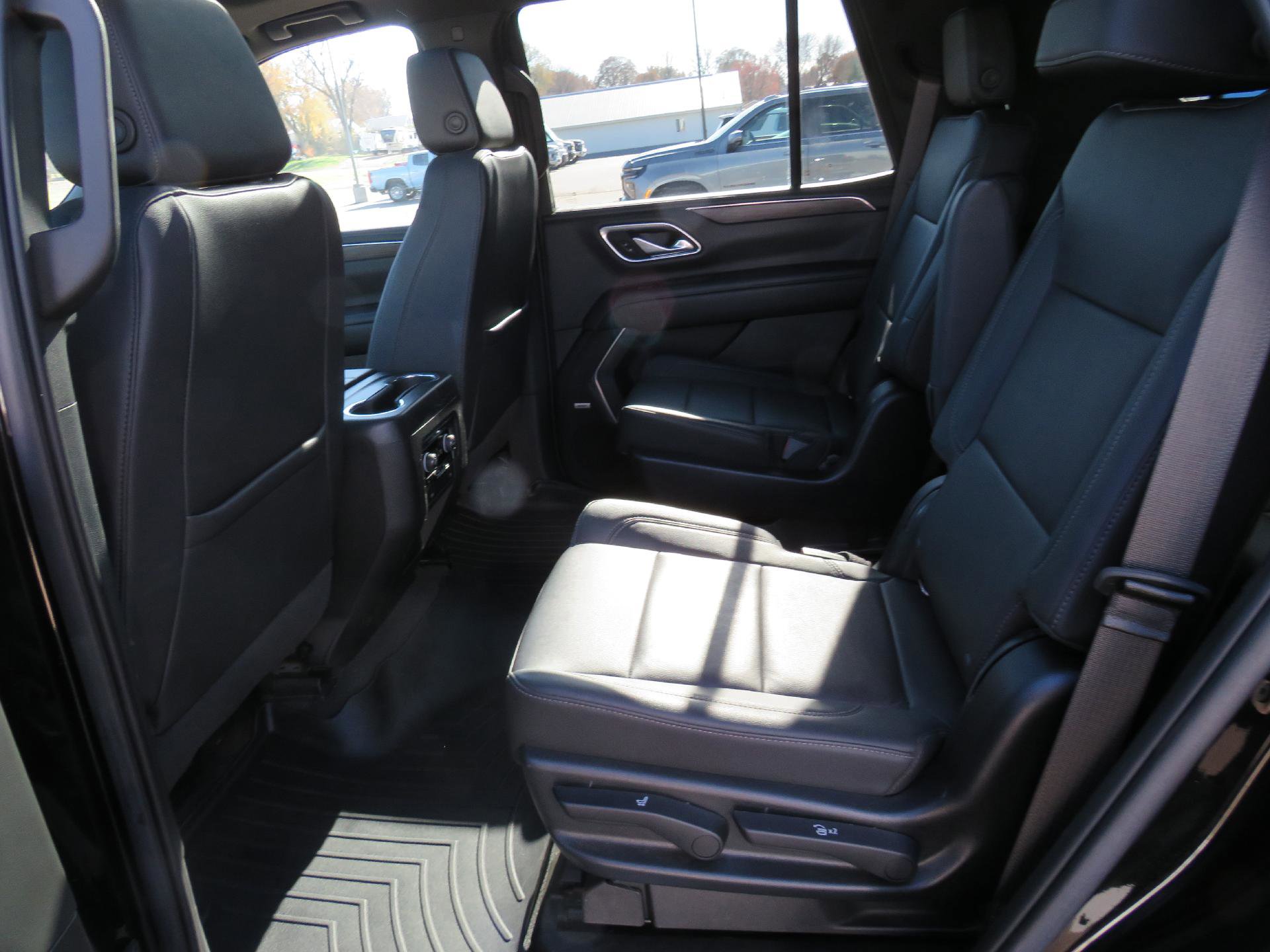 Used 2022 Chevrolet Tahoe Z71 w/ Off-Road Capability Package image 11