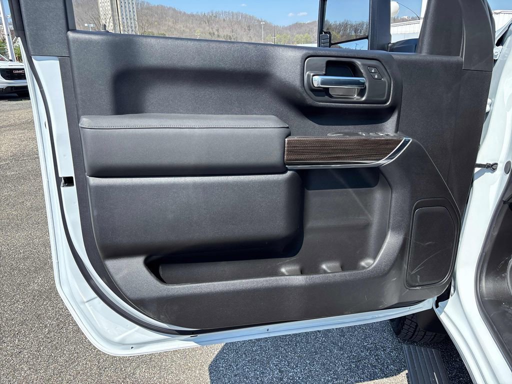 New 2026 Chevrolet Silverado 3500 LT image 9