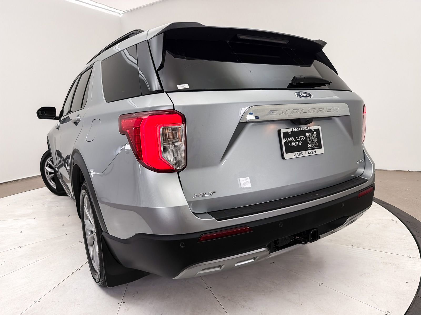 Used 2024 Ford Explorer XLT w/ Equipment Group 202A image 12