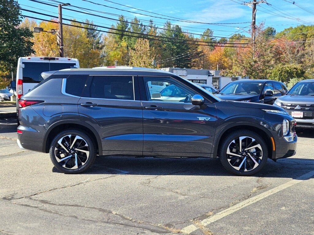 New 2025 Mitsubishi Outlander SEL image 6