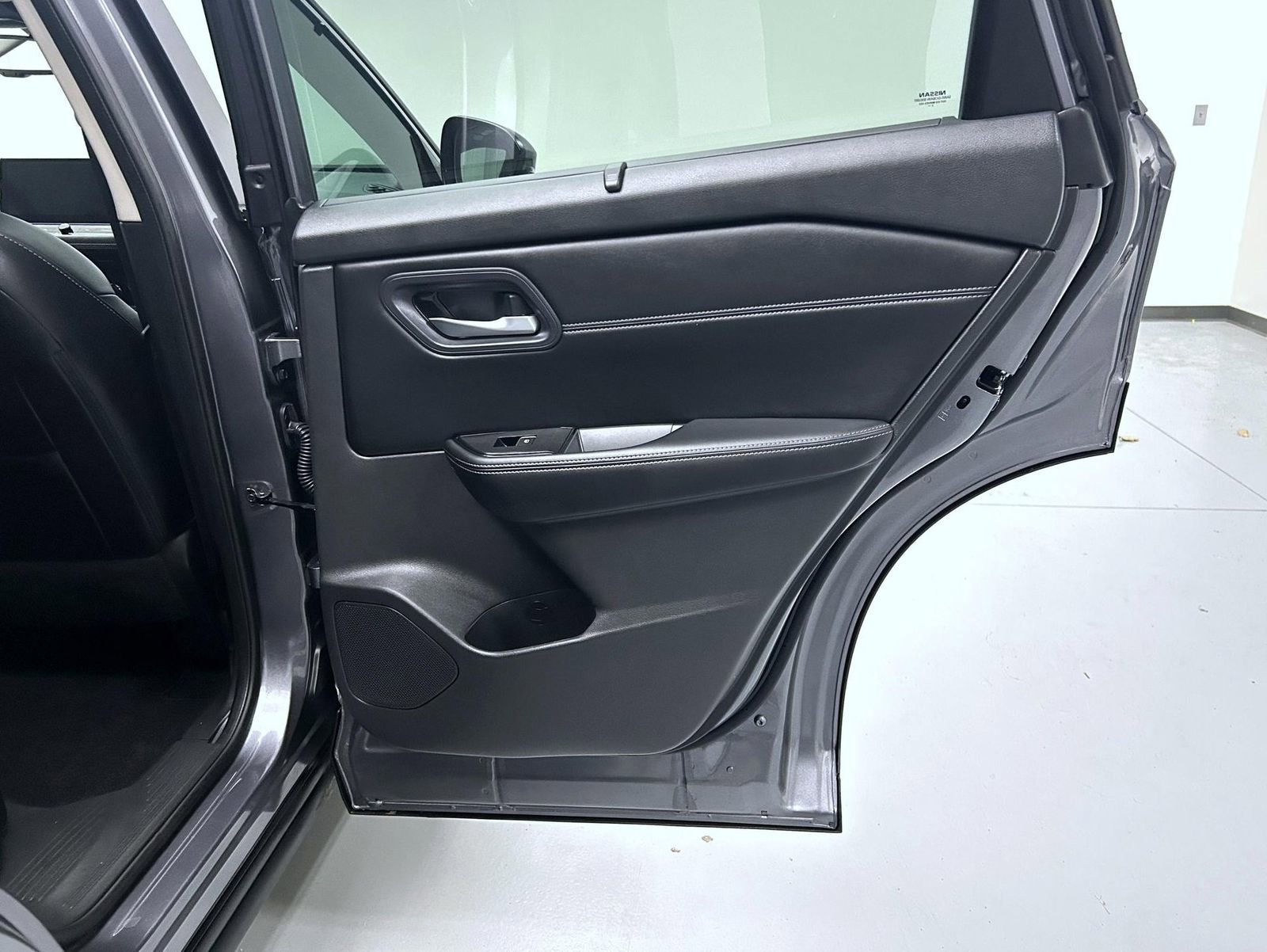 Used 2024 Nissan Rogue SL w/ SL Premium Package image 17