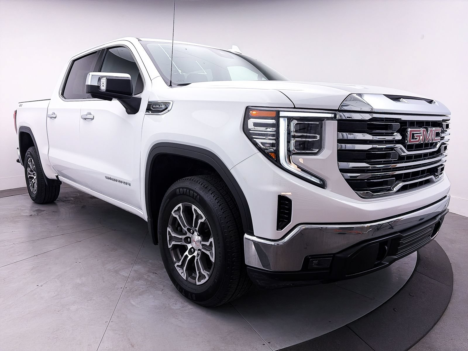 Used 2024 GMC Sierra 1500 SLT AWD/4WD image 10