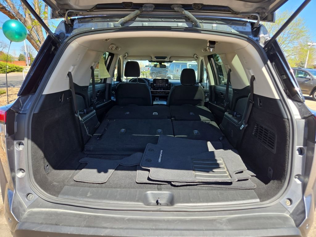 Used 2024 Nissan Pathfinder SV image 19