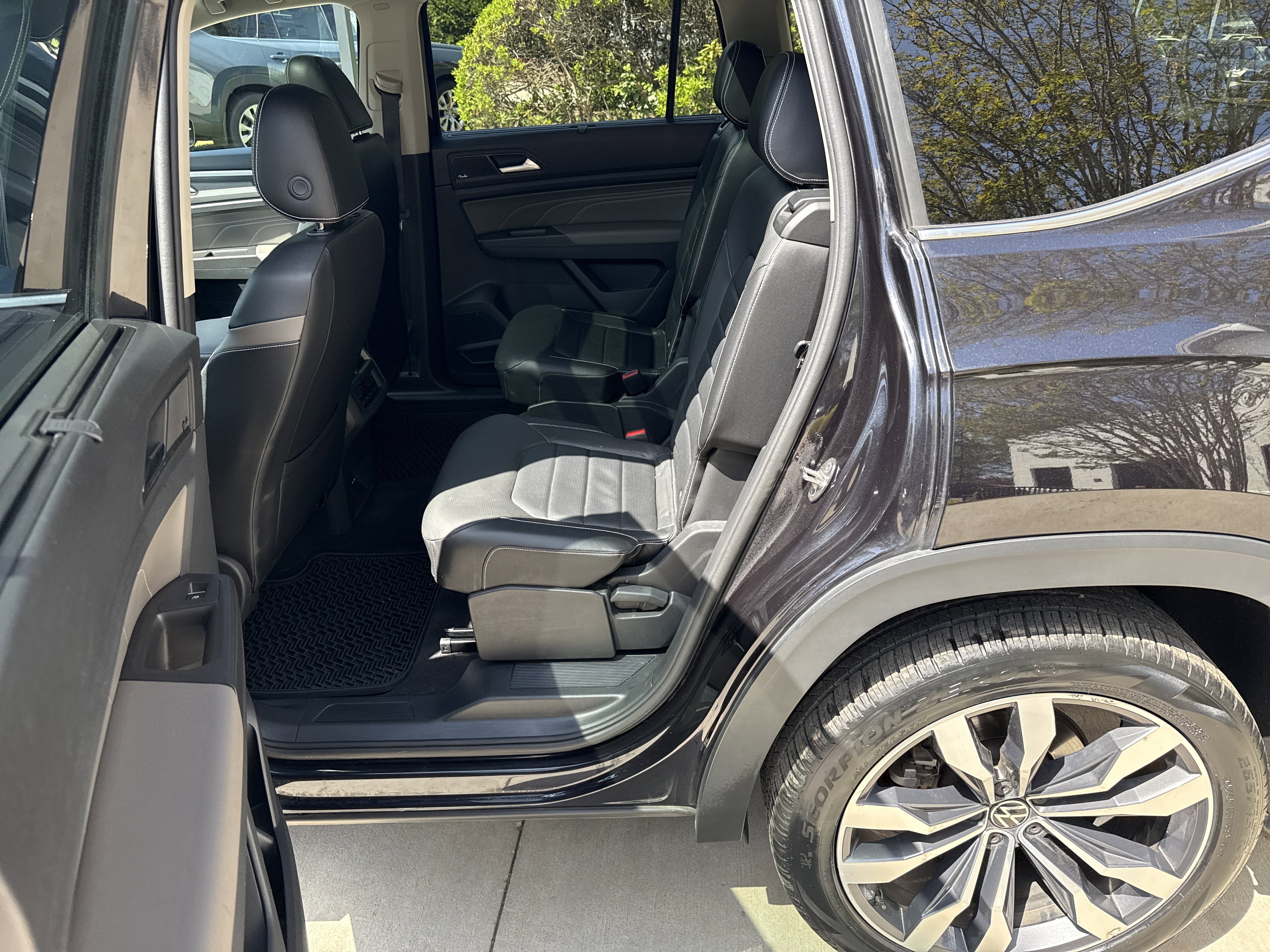 Used 2022 Volkswagen Atlas SEL Premium AWD/4WD image 29