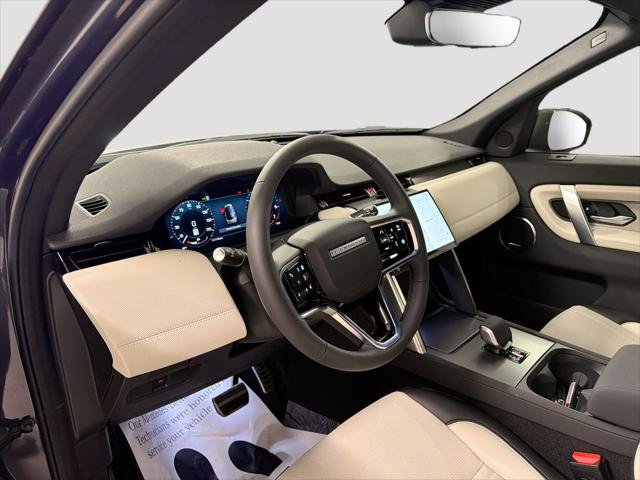 New 2026 Land Rover Discovery Sport Landmark AWD/4WD image 4
