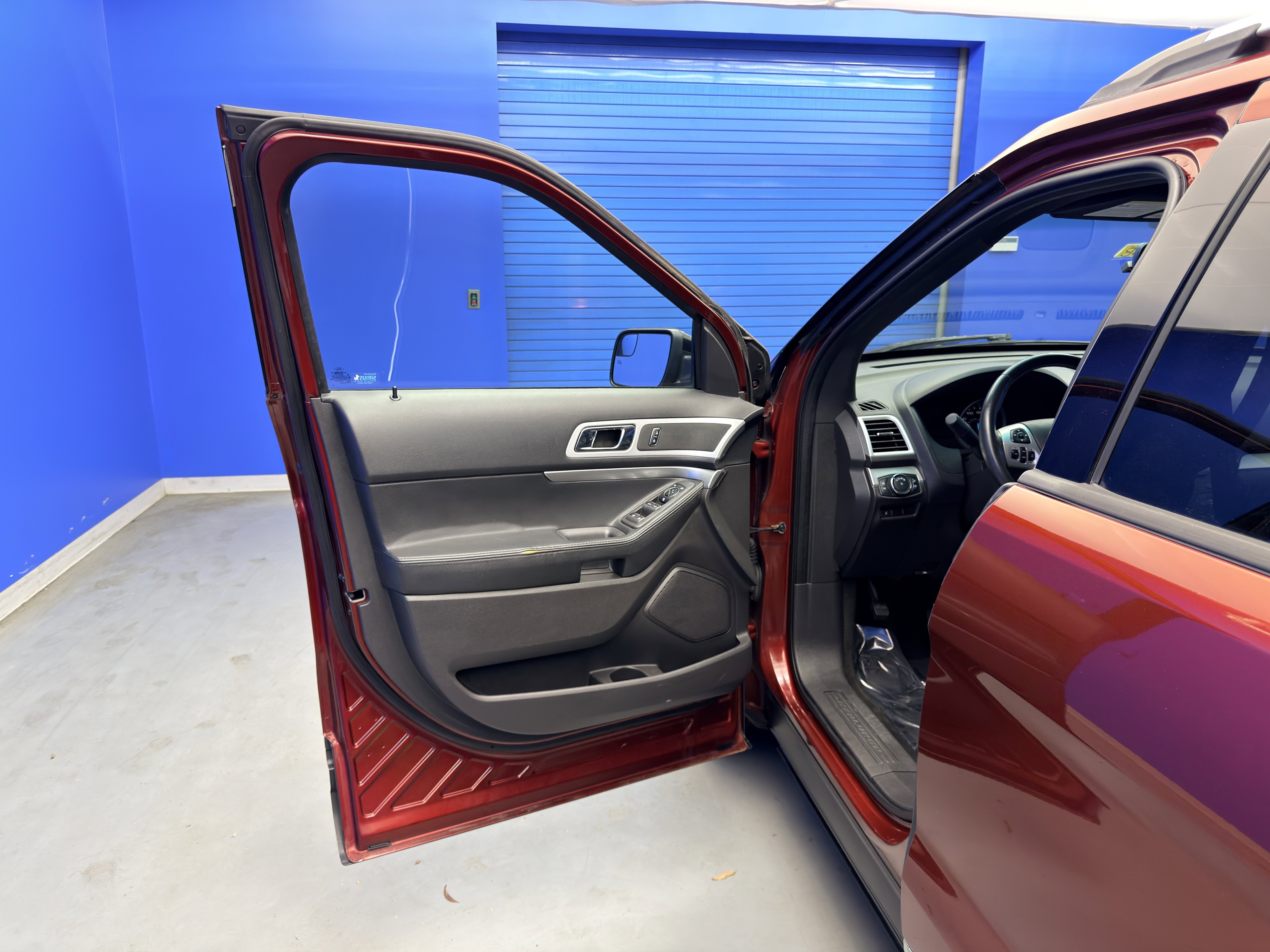 Used 2014 Ford Explorer XLT w/ Equipment Group 202A image 10