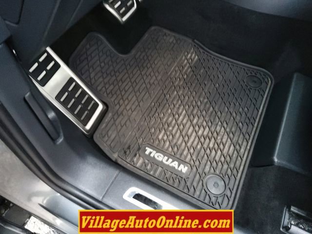 Used 2023 Volkswagen Tiguan SEL R-Line image 12