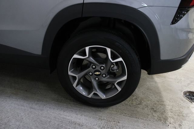 Used 2025 Chevrolet Trax LT w/ Driver Confidence Package image 31