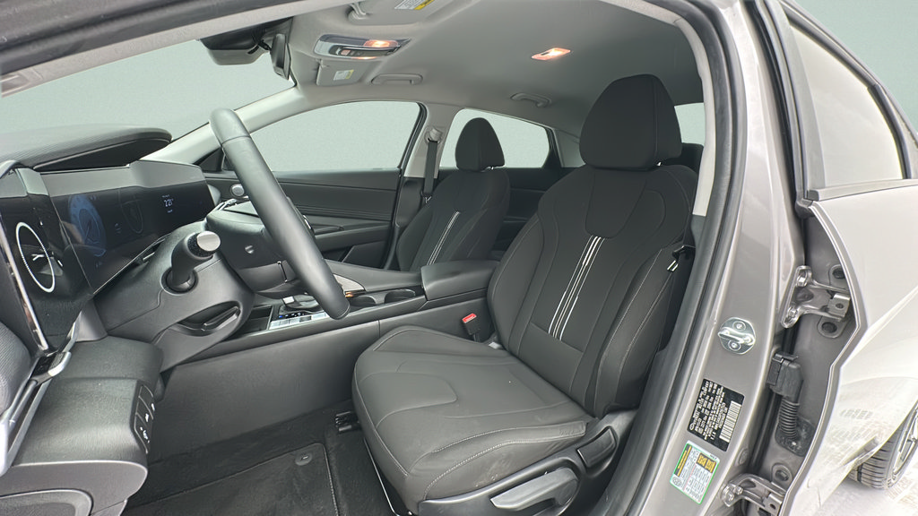 Used 2023 Hyundai Elantra SEL w/ Convenience Package FWD image 13
