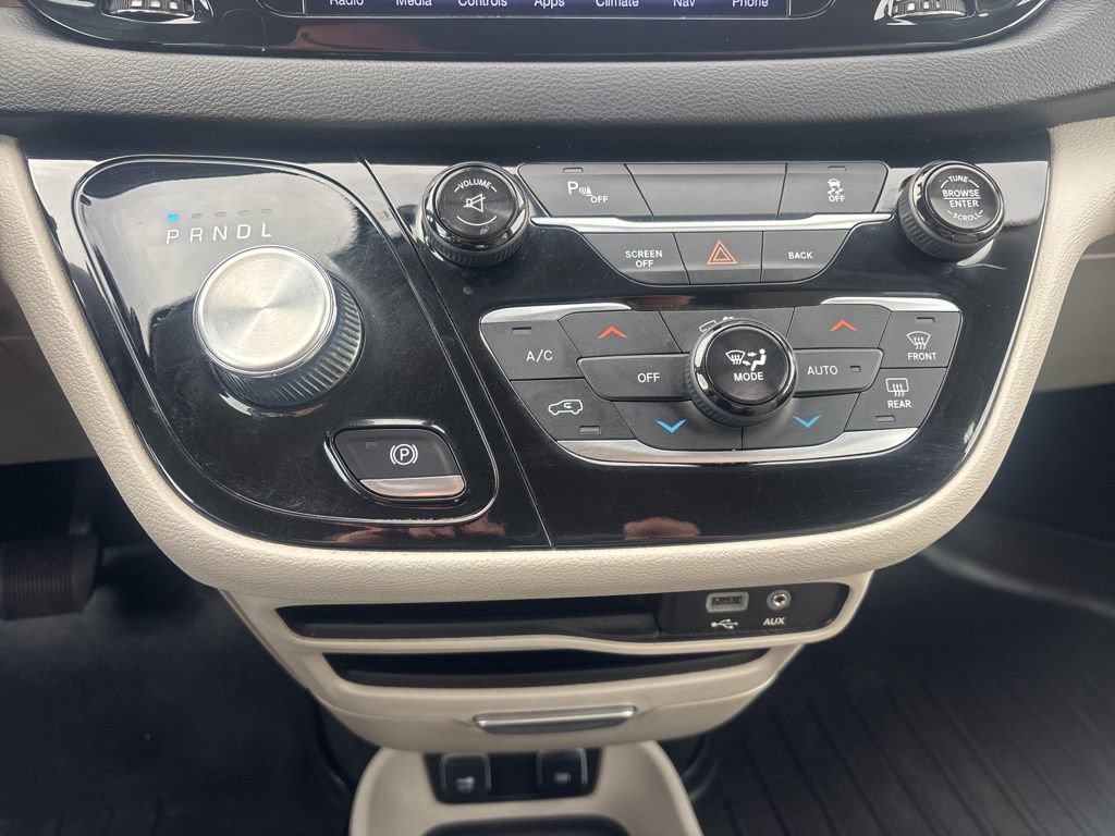 Used 2017 Chrysler Pacifica Touring-L FWD image 26