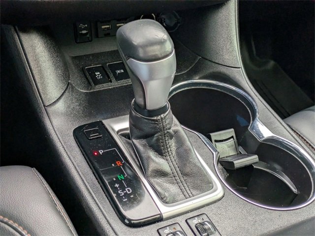 Used 2019 Toyota Highlander XLE image 16