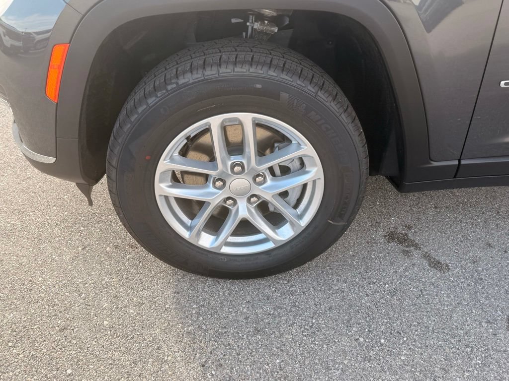 New 2026 Jeep Grand Cherokee L Laredo AWD/4WD image 31