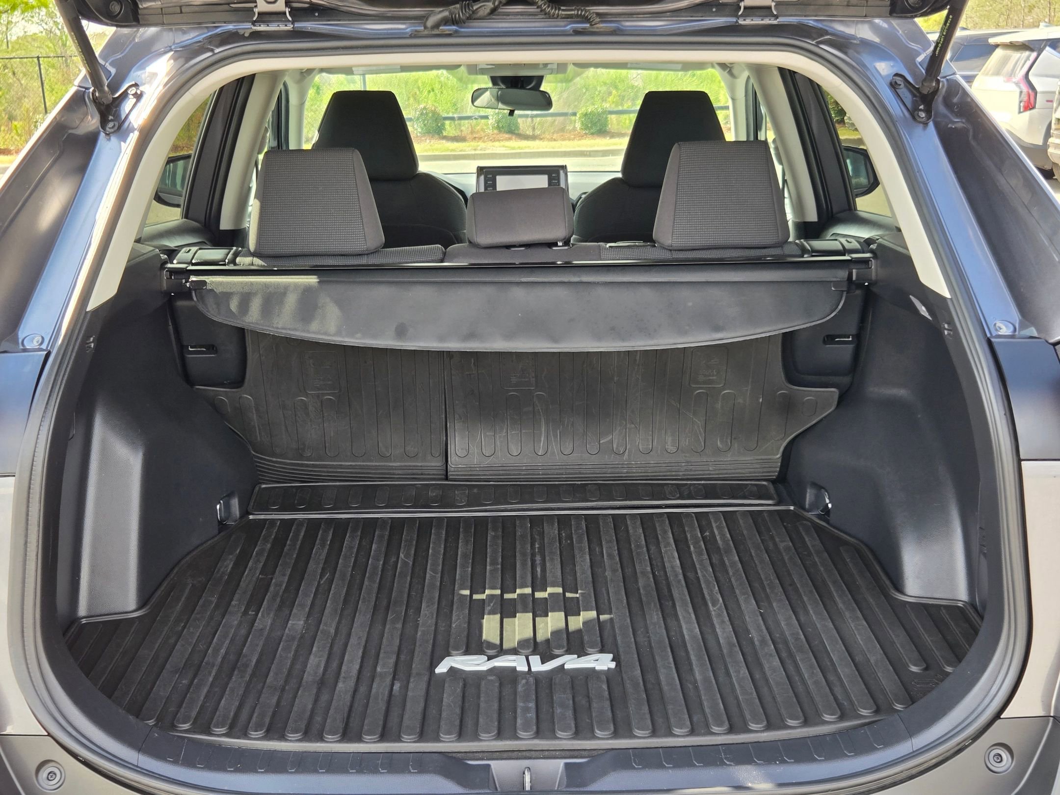 Used 2021 Toyota RAV4 LE image 18