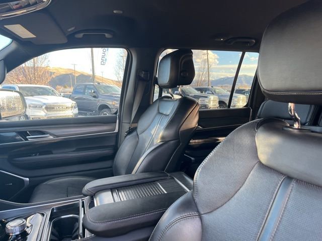 Used 2024 Jeep Wagoneer L Series II w/ Flexible Seating Group AWD/4WD image 14