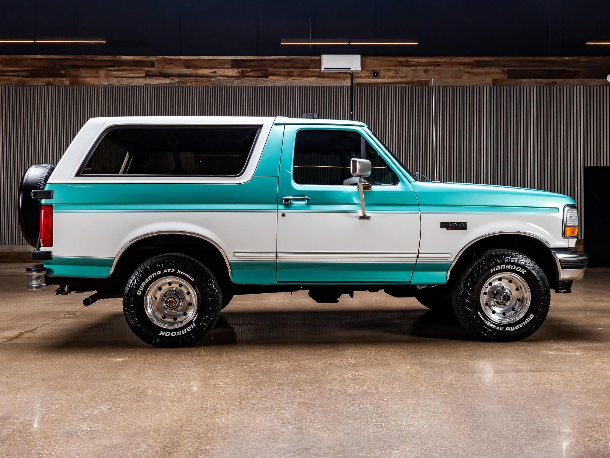 Used 1995 Ford Bronco XLT AWD/4WD image 10