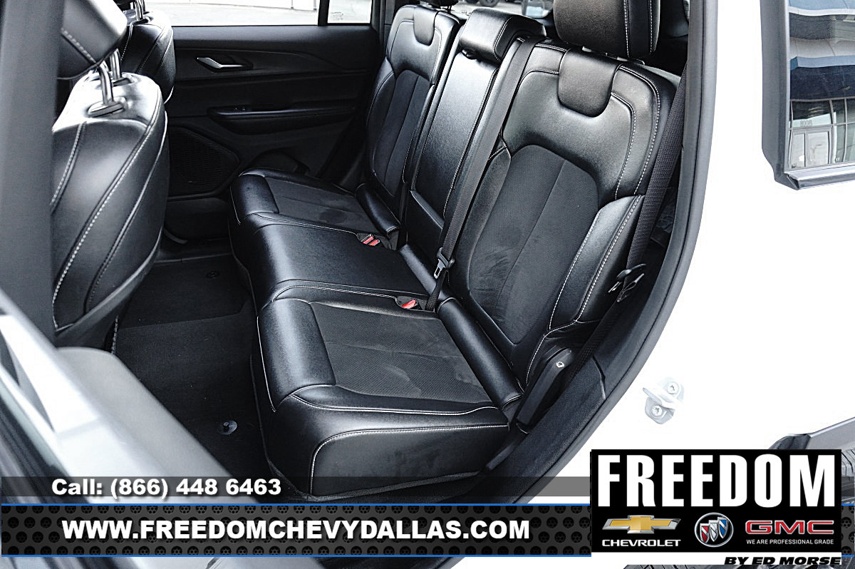 Used 2024 Jeep Grand Cherokee Altitude RWD image 10