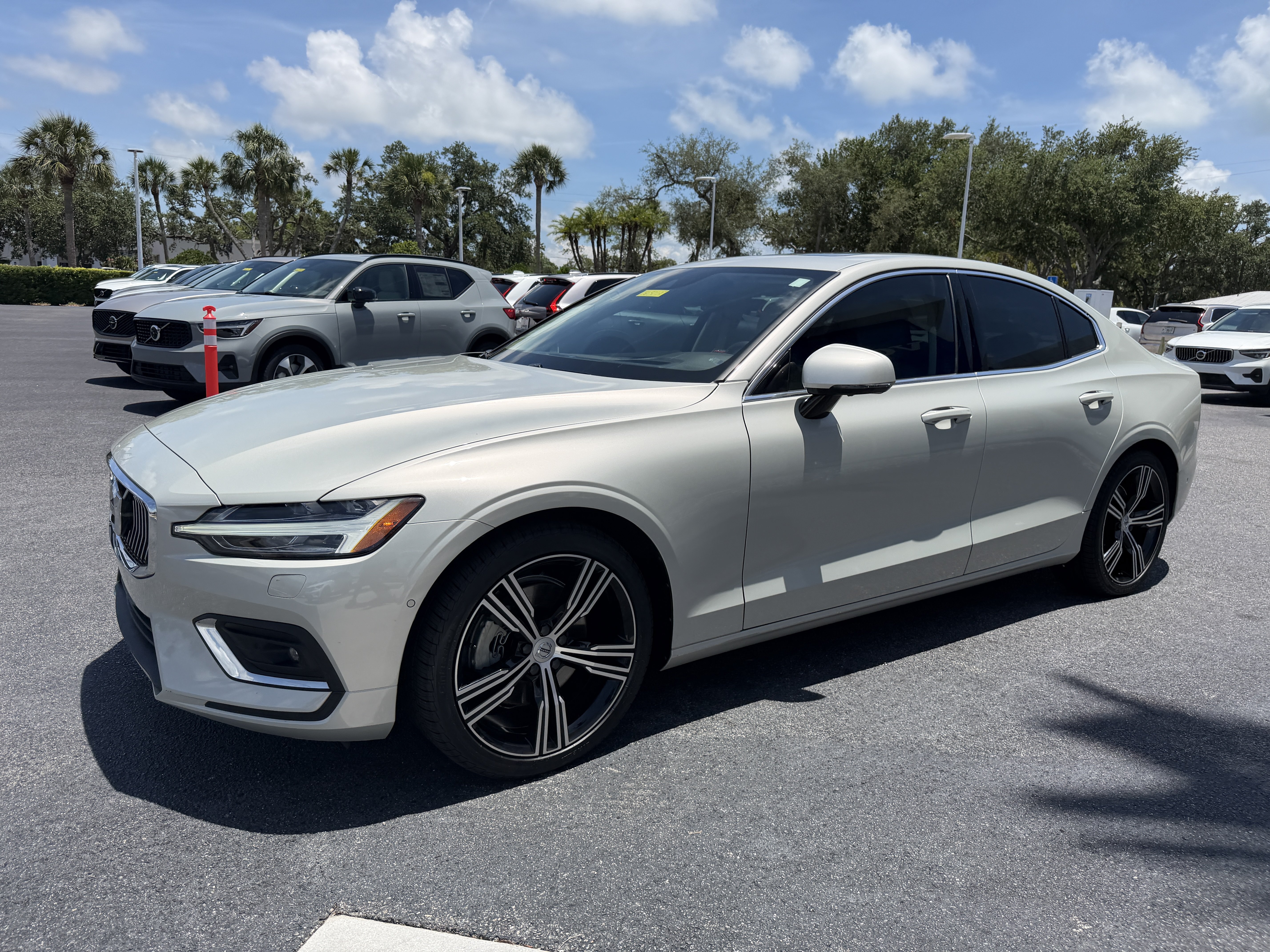 Used 2022 Volvo S60 B5 Inscription w/ Advanced Package AWD/4WD image 7