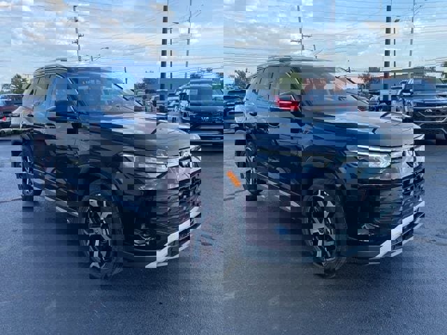 New 2025 Volkswagen Tiguan SE image 8