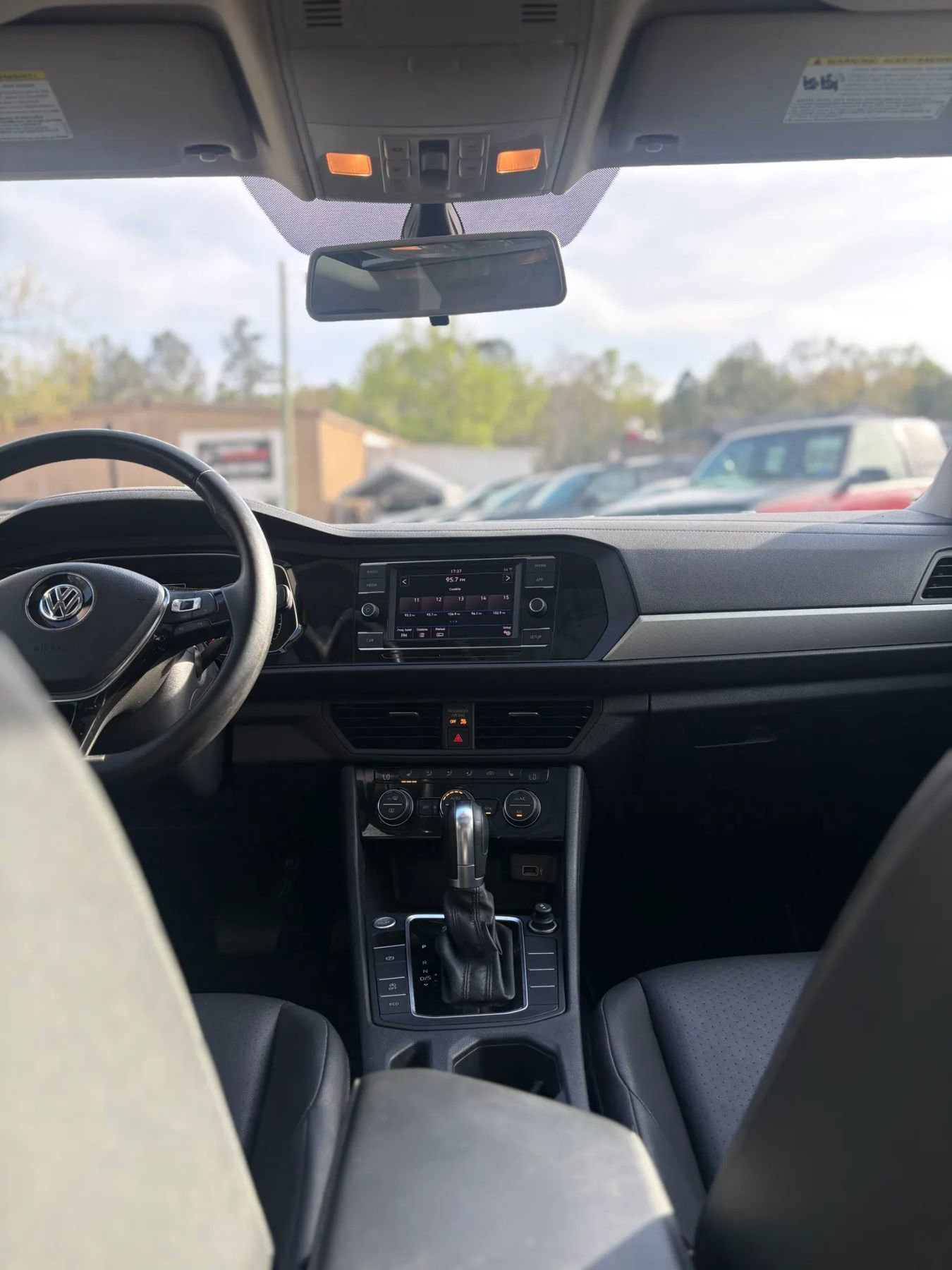 Used 2019 Volkswagen Jetta SE image 30