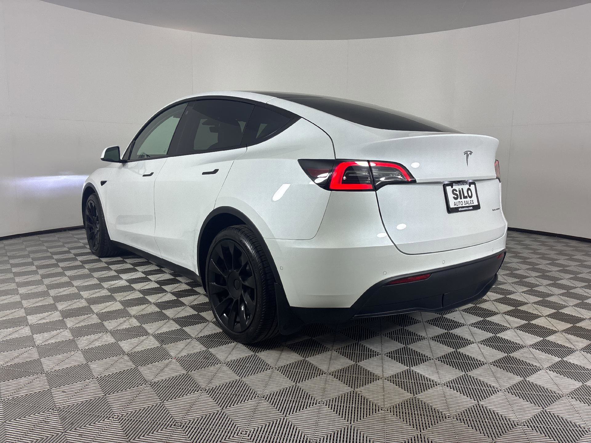 Used 2021 Tesla Model Y Long Range image 3