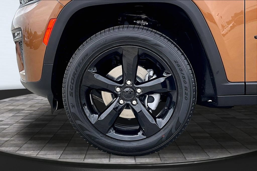 New 2026 Jeep Grand Cherokee Limited w/ Limited Altitude Package AWD/4WD image 32