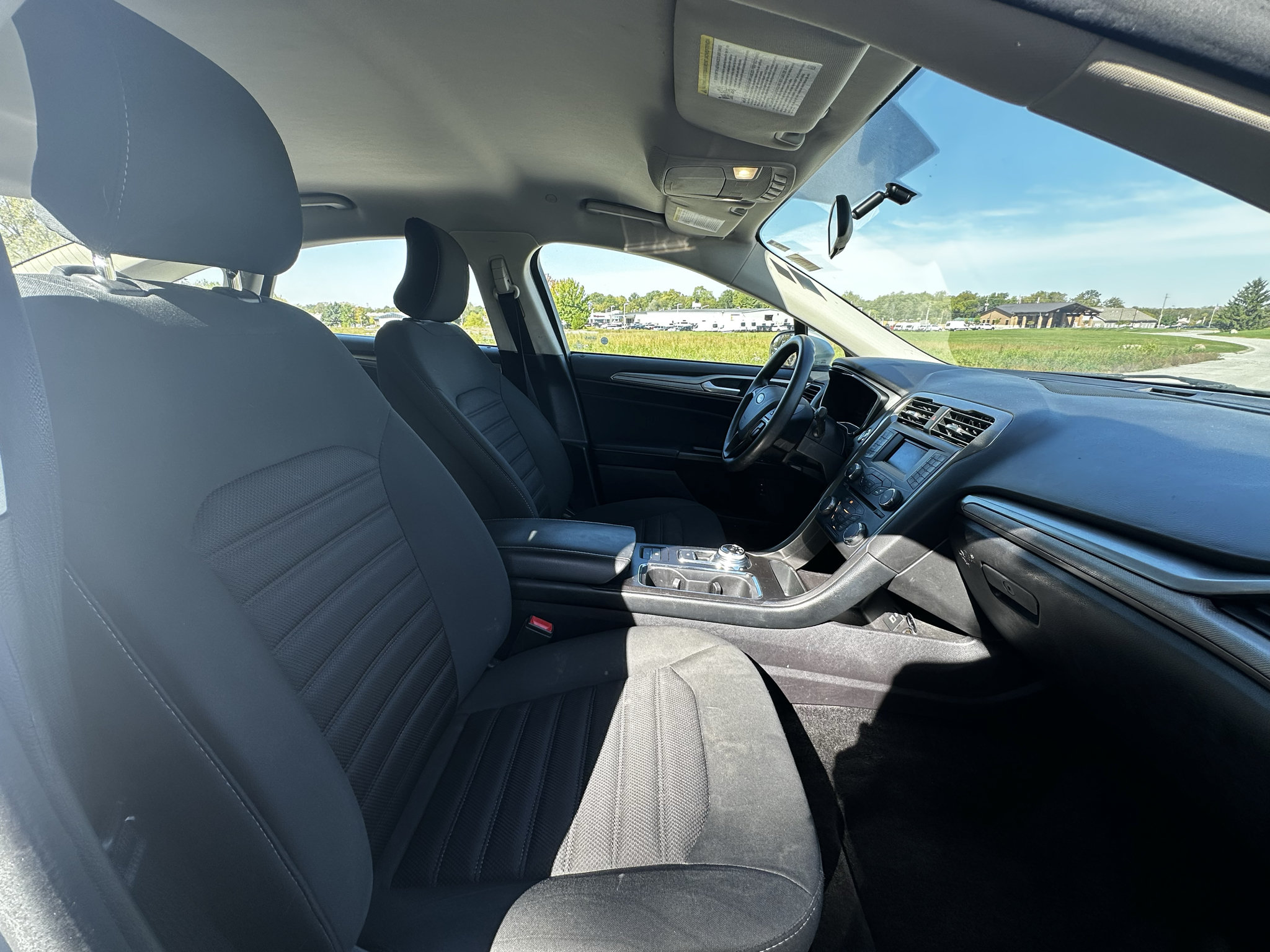 Used 2018 Ford Fusion SE FWD image 28