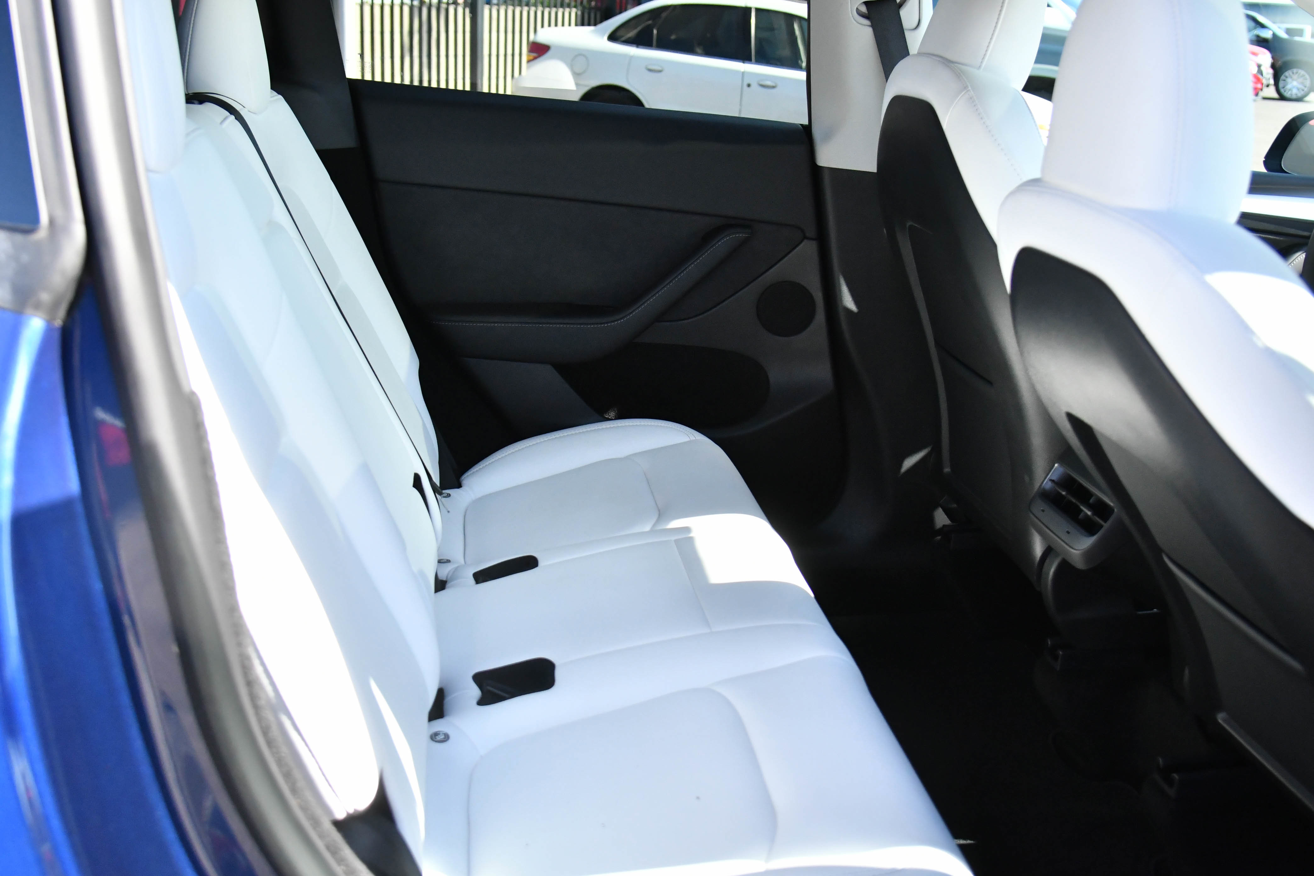 Used 2023 Tesla Model Y Long Range AWD/4WD image 40