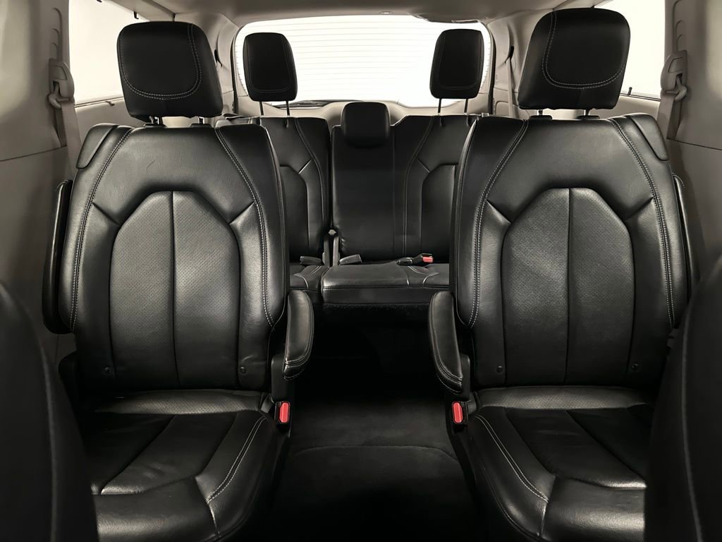 Used 2022 Chrysler Pacifica Touring-L image 17