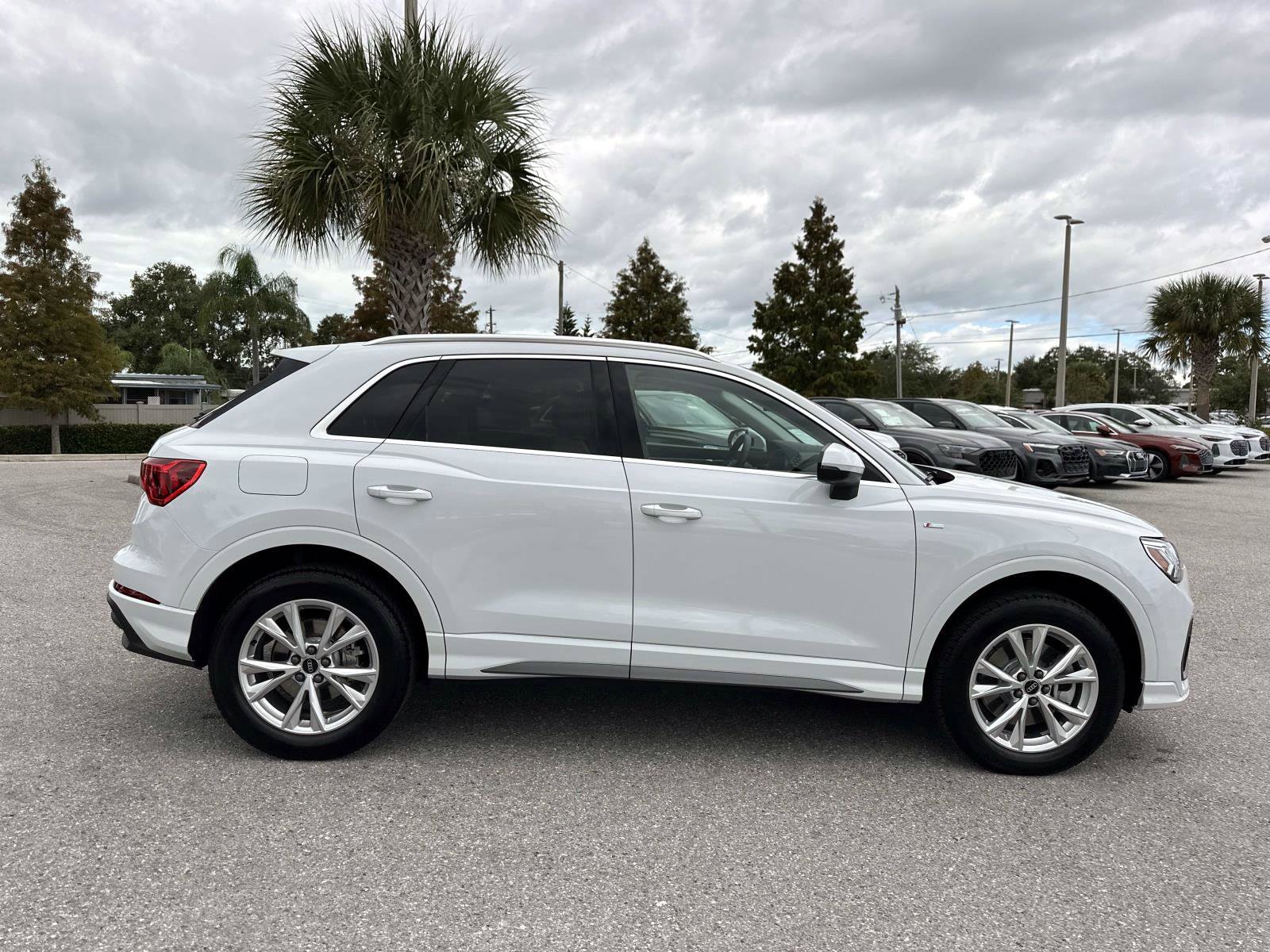 Used 2025 Audi Q3 2.0T Premium w/ Convenience Package image 6