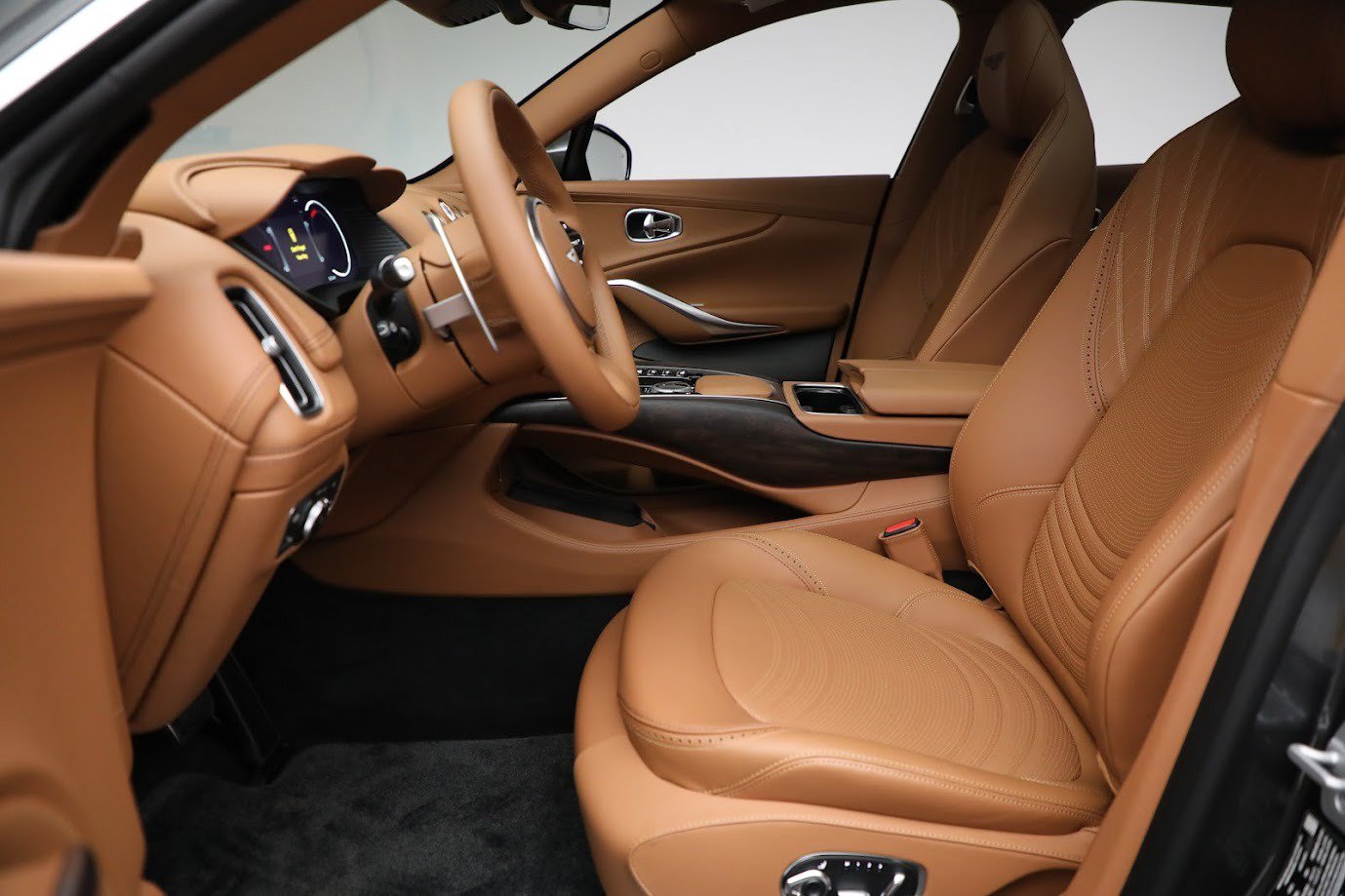 Used 2024 Aston Martin DBX AWD/4WD image 14