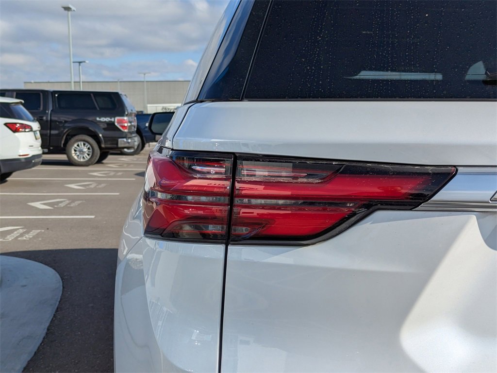 Used 2023 Chevrolet Traverse High Country w/ LPO, 'HIT The Road' Package image 46