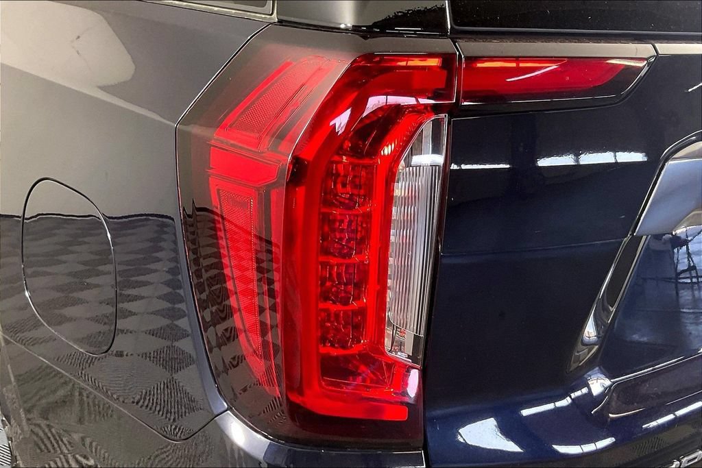 Used 2024 GMC Yukon AT4 w/ AT4 Premium Package AWD/4WD image 21