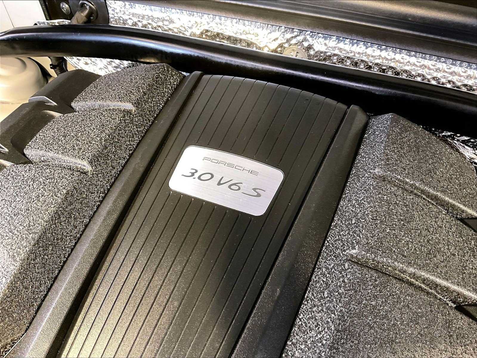 Certified 2021 Porsche Macan S AWD/4WD image 33
