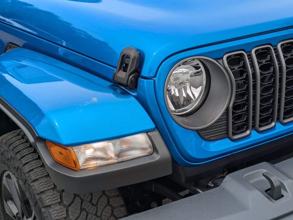 Used 2025 Jeep Gladiator Sport AWD/4WD image 10