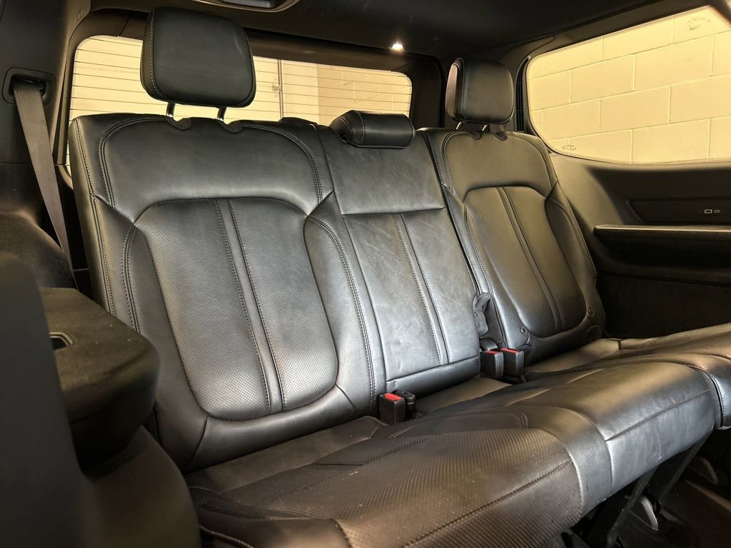 Used 2024 Jeep Wagoneer Series II AWD/4WD image 14