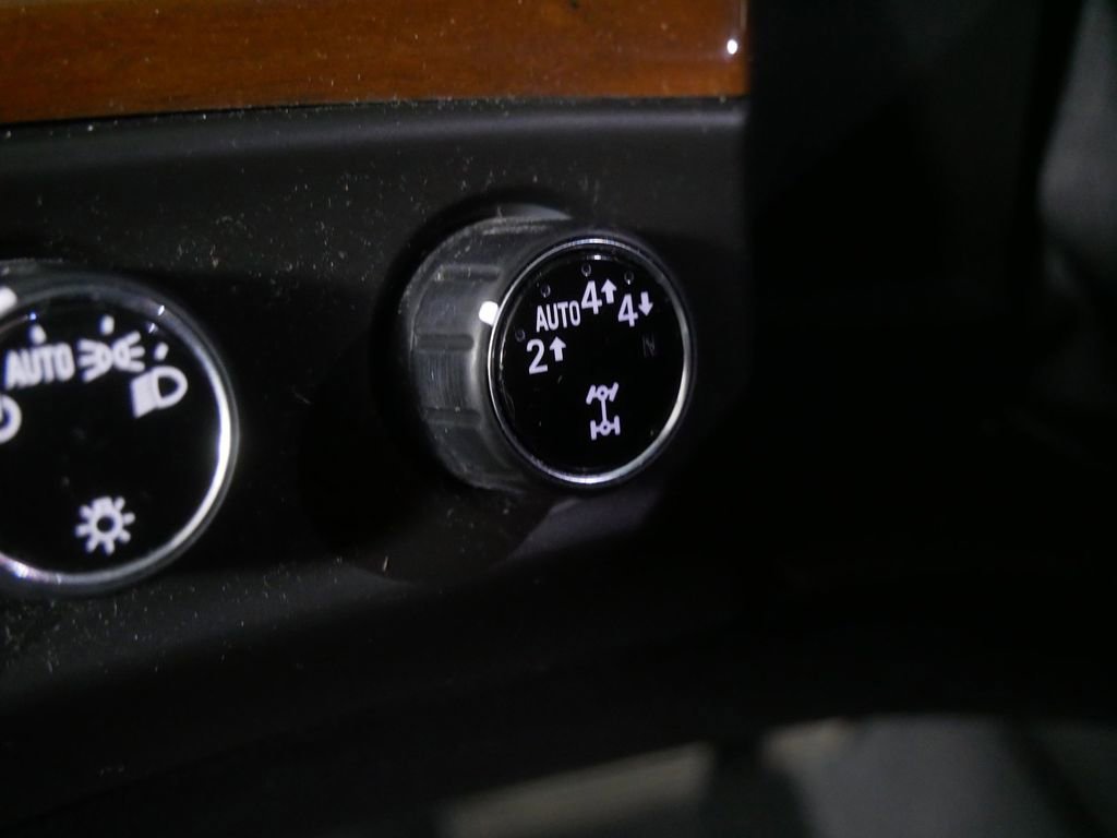 Used 2018 Cadillac Escalade ESV Luxury AWD/4WD image 18
