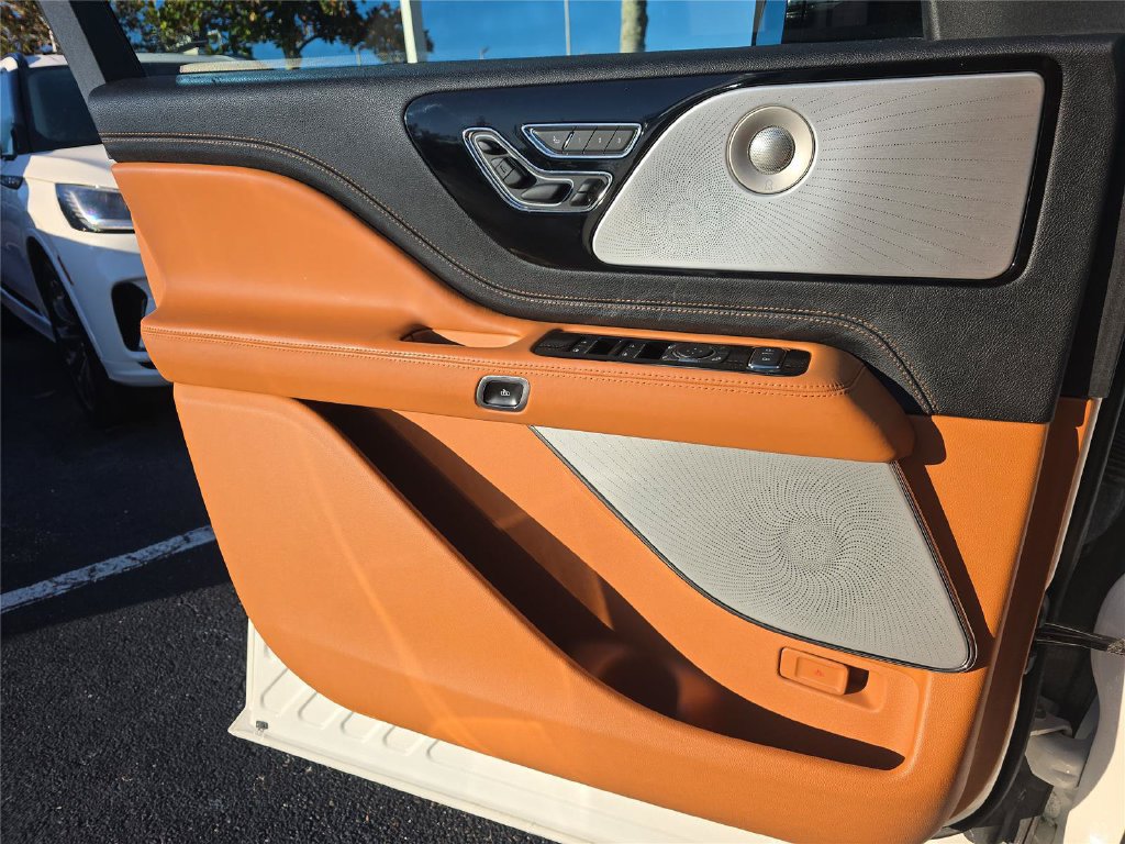 Used 2023 Lincoln Aviator Black Label AWD/4WD image 16