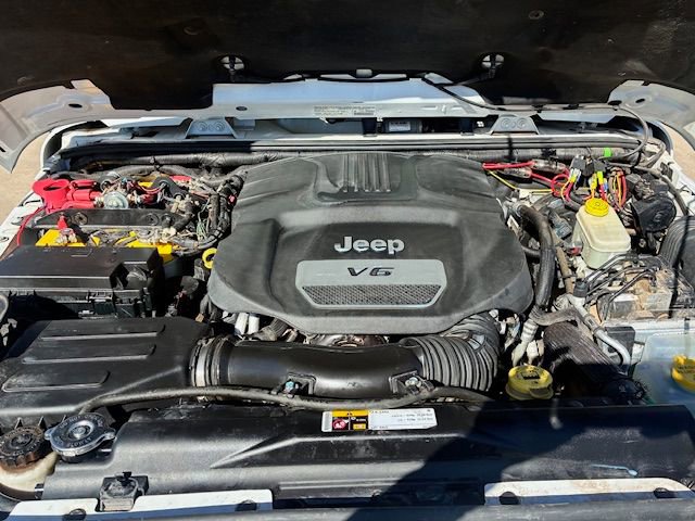 Used 2014 Jeep Wrangler Unlimited Rubicon w/ Connectivity Group AWD/4WD image 6