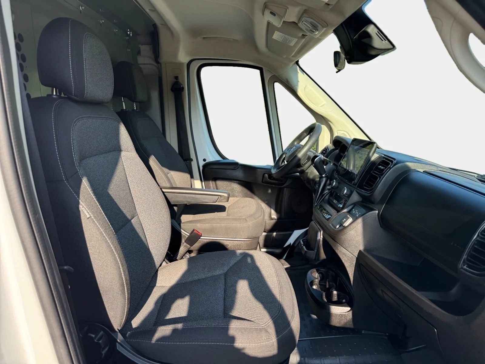 Used 2022 RAM ProMaster 2500 w/ Premium Convenience Group FWD image 10