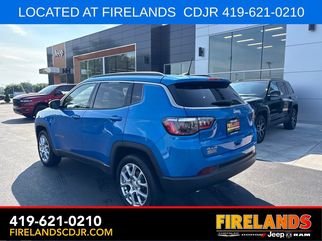 Used 2024 Jeep Compass Latitude w/ Sun and Sound Group AWD/4WD image 3
