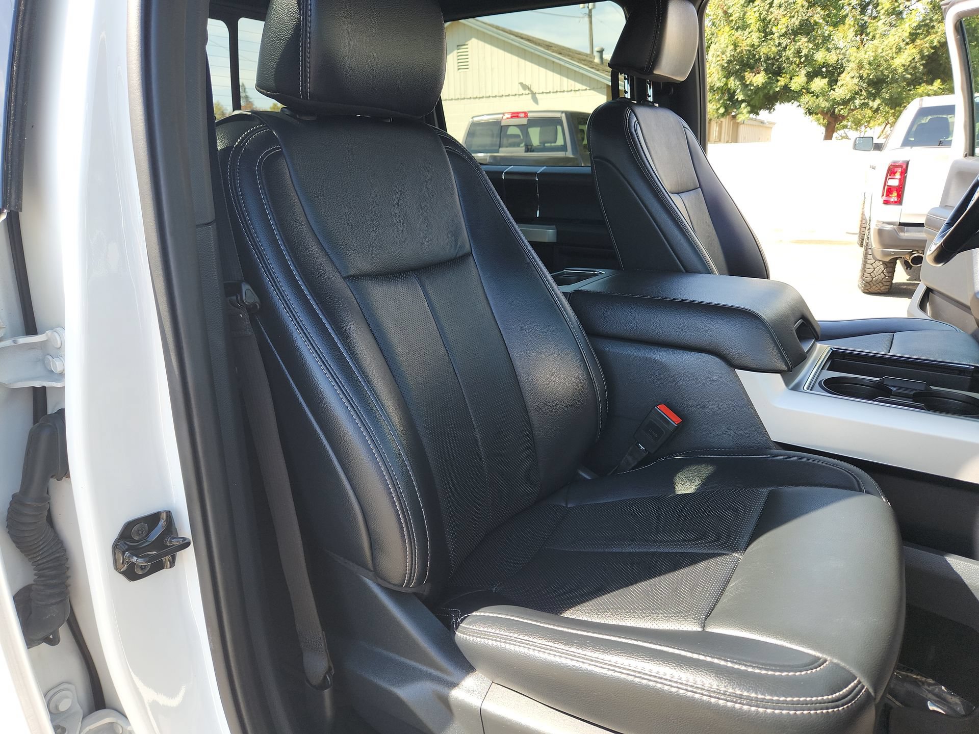 Used 2022 Ford F250 Lariat w/ Lariat Ultimate Package AWD/4WD image 25