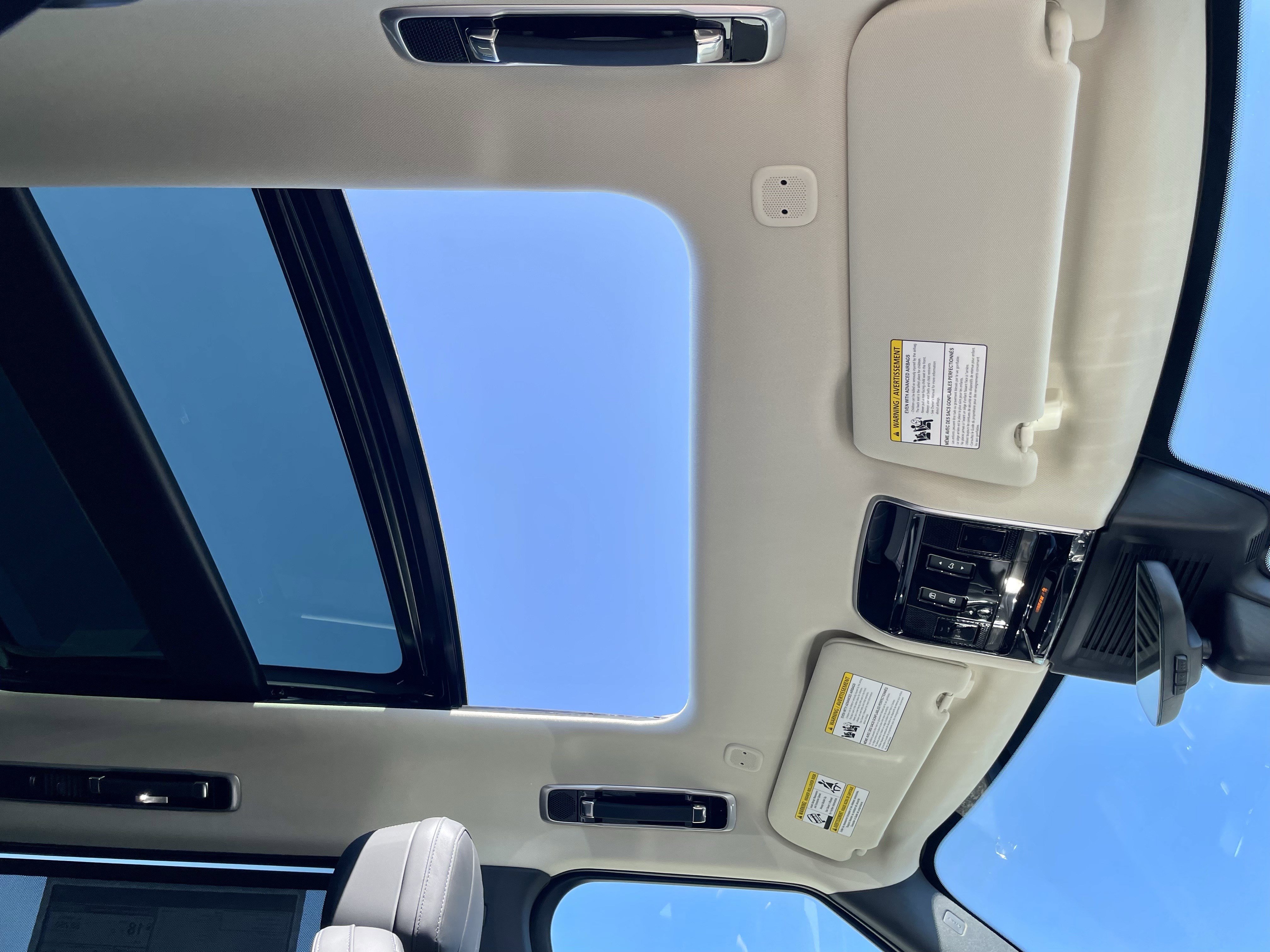 Used 2025 Land Rover Range Rover Long Wheelbase SE image 17