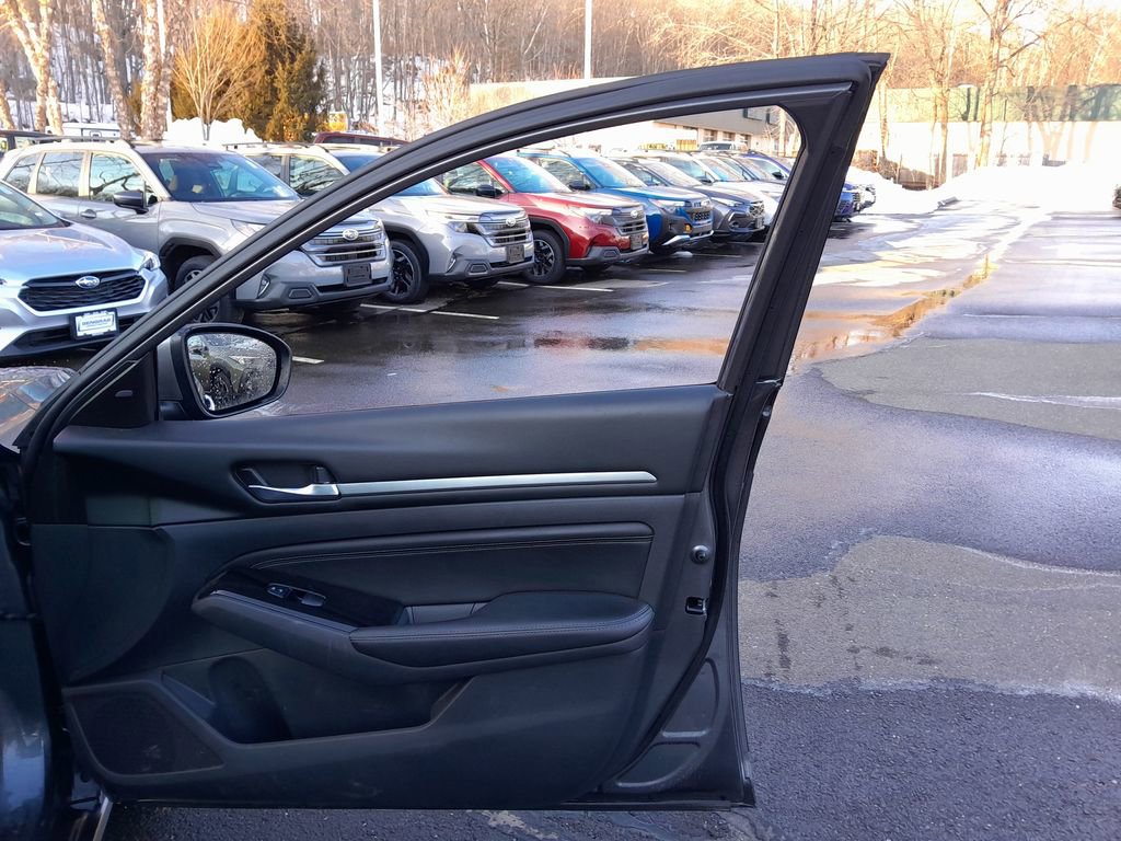 Used 2021 Nissan Altima 2.5 SV w/ SV Premium Package image 35