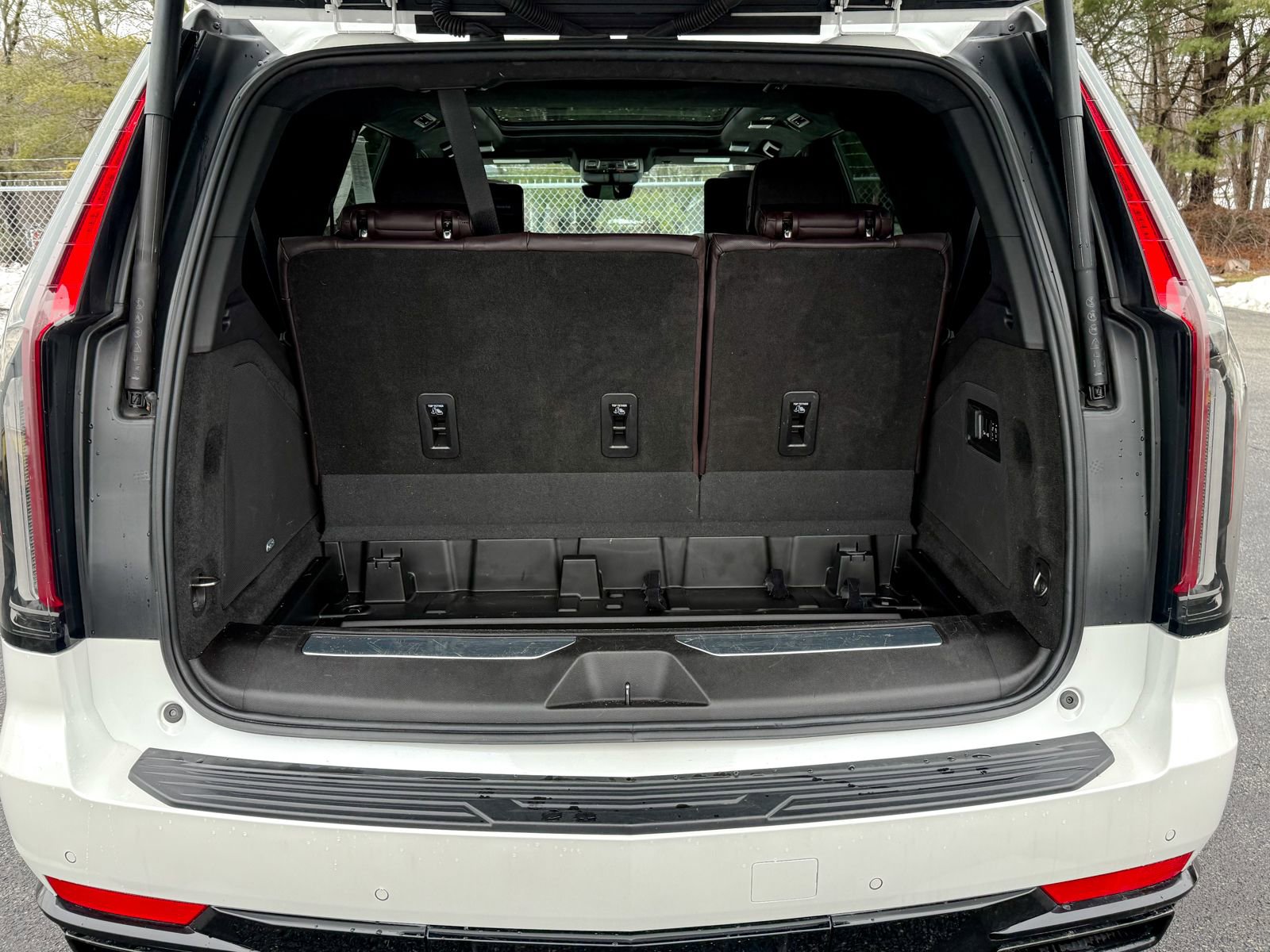 Used 2022 Cadillac Escalade Sport Platinum w/ LPO, ONYX Package image 37