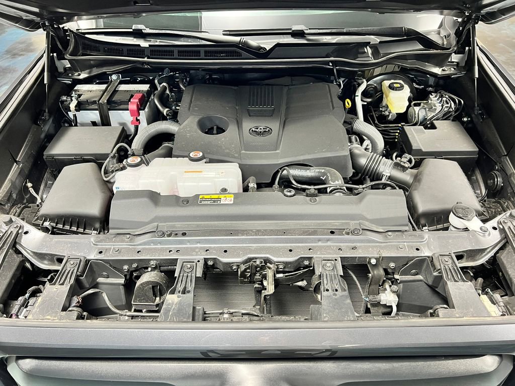 Used 2025 Toyota Tundra Limited AWD/4WD image 26